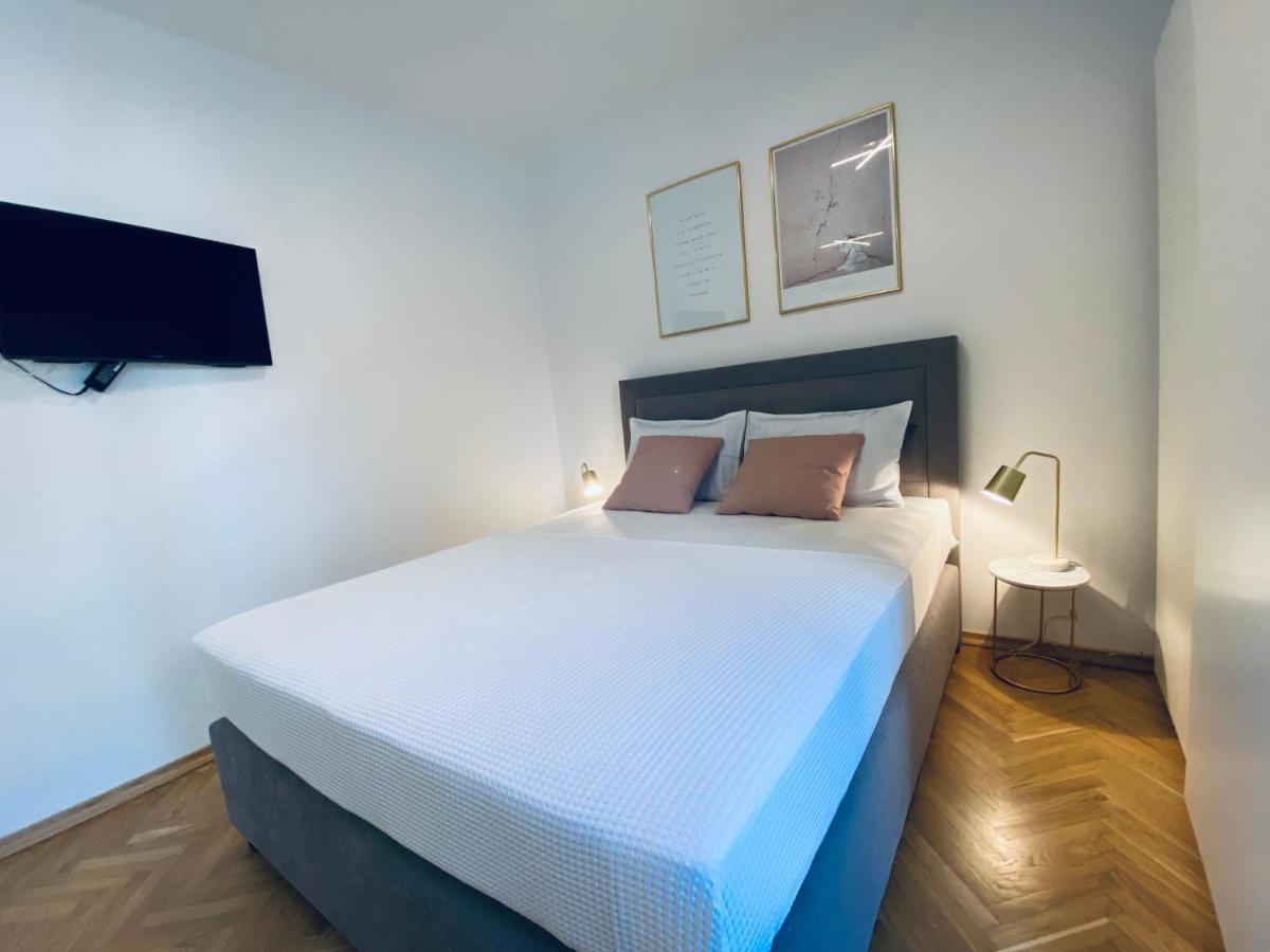 Cirjak Apartments ビオグラード・ナ・モル エクステリア 写真