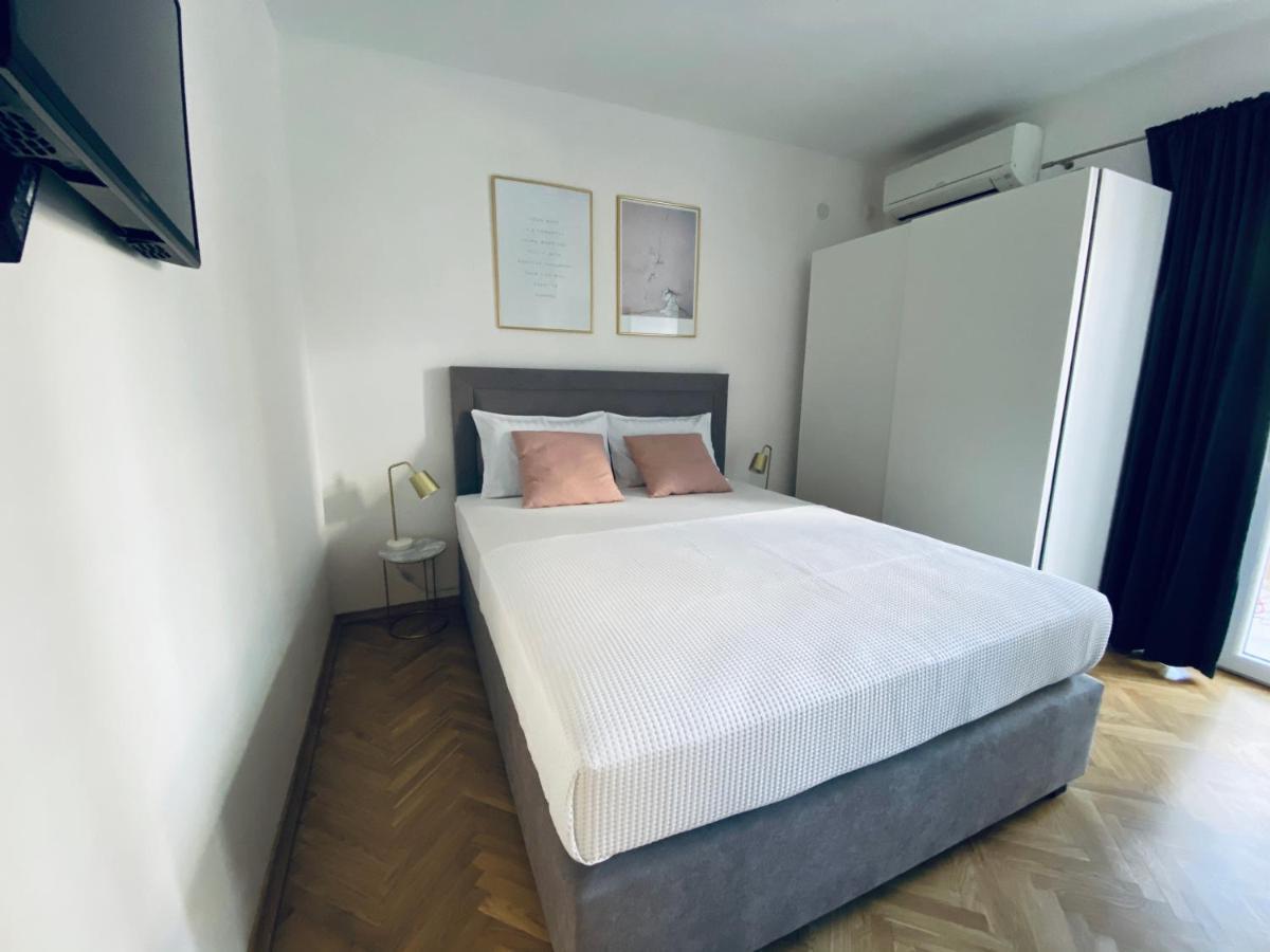 Cirjak Apartments ビオグラード・ナ・モル エクステリア 写真