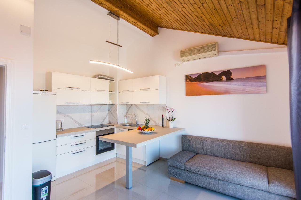 Cirjak Apartments ビオグラード・ナ・モル エクステリア 写真