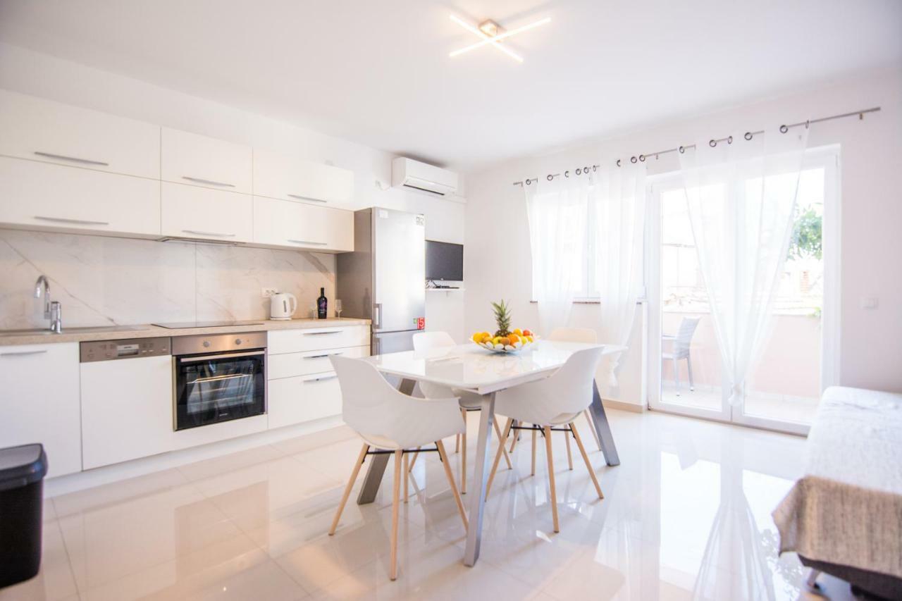 Cirjak Apartments ビオグラード・ナ・モル エクステリア 写真